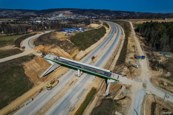 Najwyższa estakada w Polsce powstaje na S19 Babica Jawornik. Na plac budowy prowadzą serpentyny