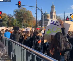 Strajk Kobiet w Łodzi: Protestujący idą ulicami miasta