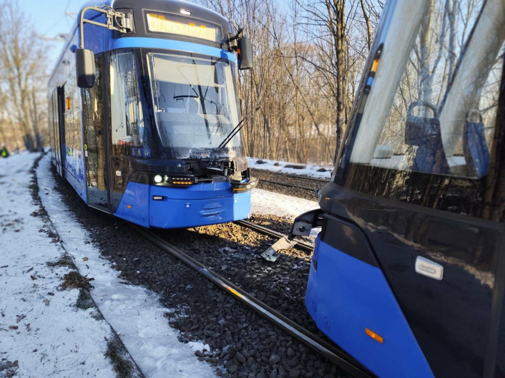 Kraksa tramwajów w Krakowie! Są ranni, utrudnienia komunikacyjne. Sprawdź zmienione trasy