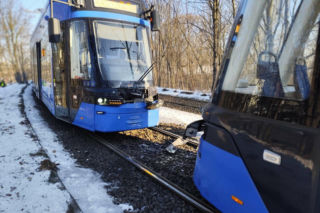 Kraksa tramwajów w Krakowie! Są ranni, utrudnienia komunikacyjne. Sprawdź zmienione trasy