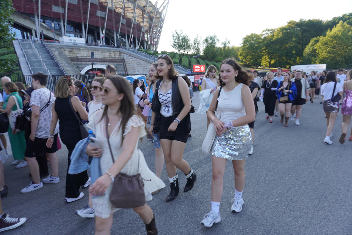 Fani Taylor Swift w drodze na Stadion Narodowy. Koncert N1 1.08.2024