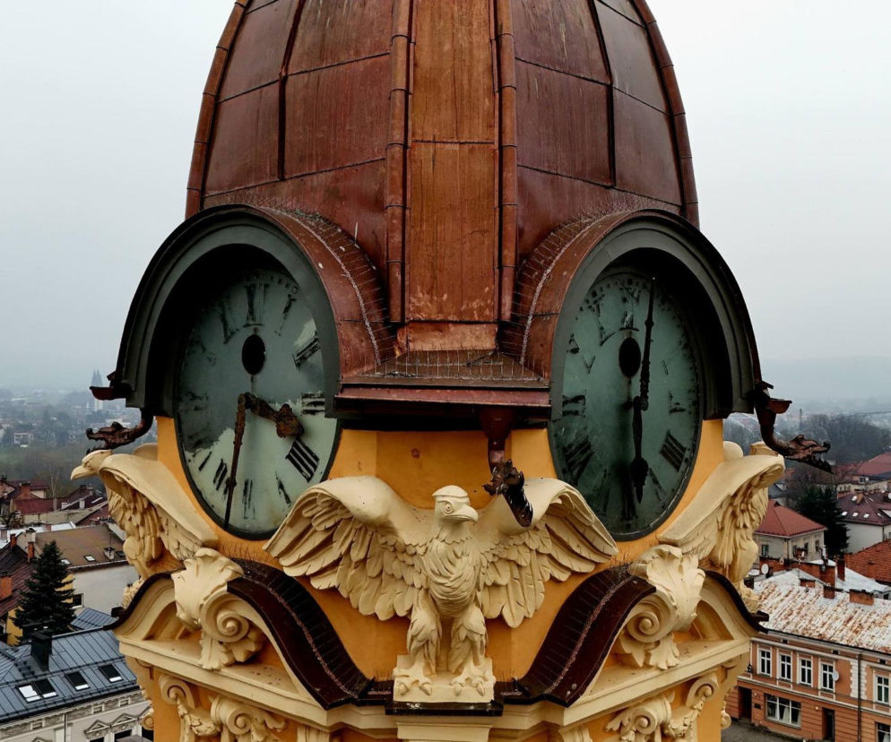 Słynny sądecki zegar znowu zatrzymał się. Znamy powód! 