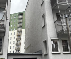 Krzywe balkony przy ul. G. Zapolskiej 42 w Krakowie