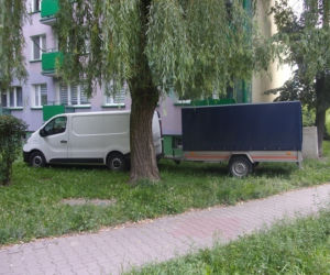 Nie chce im się czy nie potrafią? Tak parkują w Płocku bezmyślni kierowcy [ZDJĘCIA]