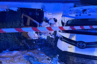 Wypadek w Płocku. Auto wjechało w dom