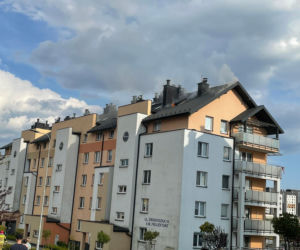 Pożar bloku na os. Projektant. Ewakuowano mieszkańców [ZDJĘCIA]