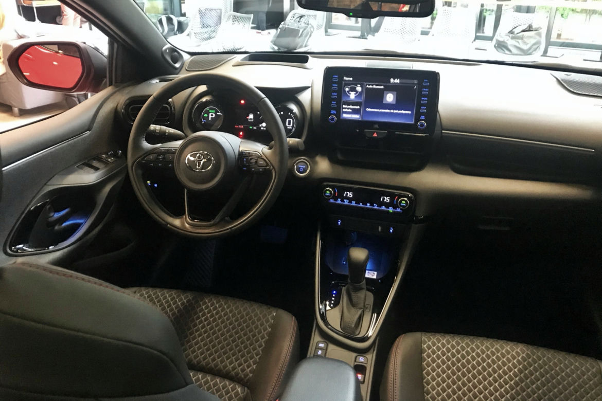 Toyota Yaris 1.5 Hybrid 116 KM e-CVT 