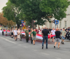 „Cześć i chwała bohaterom!”. Siedlczanie spotkali się w centrum miasta, by uczcić 82. rocznicę wybuchu Powstania Warszawskiego