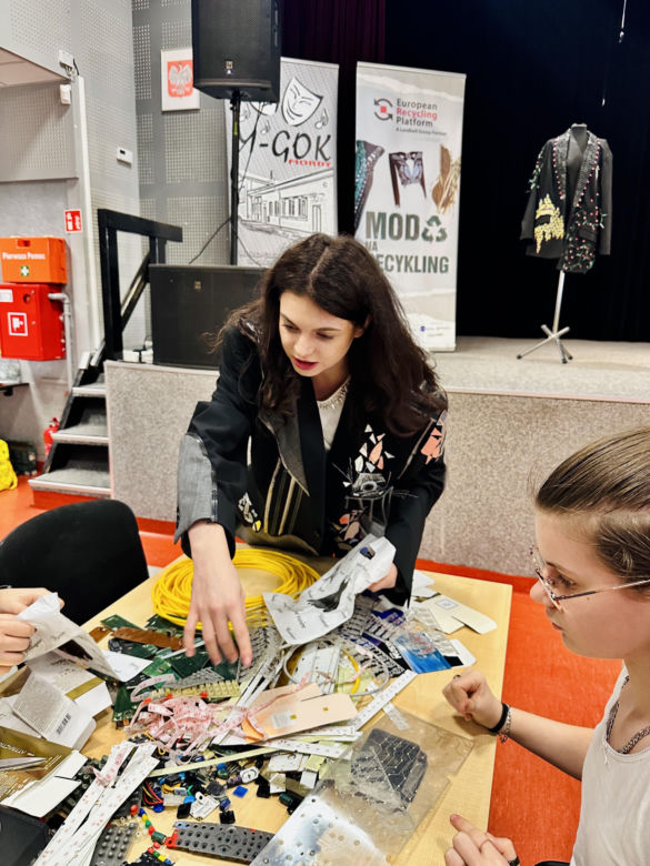 Szykowne śmieci – projekt „Moda na recykling” w gminie Mordy