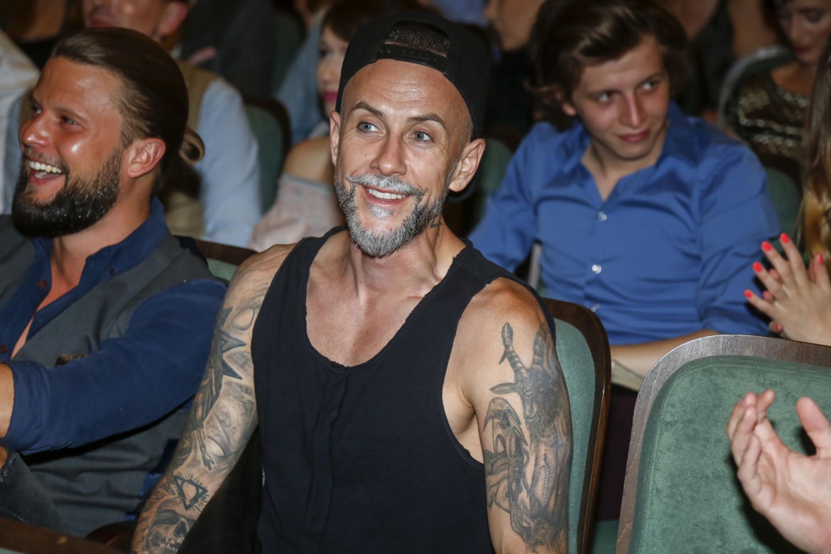 Kiedyś mroczny metalowiec z podziemia. Tak na przestrzeni lat zmieniał się Adam Darski z Behemotha