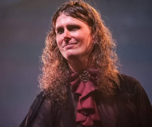 Skrupulatnie wyreżyserowany groteskowy spektakl okraszony nutą surrealizmu – Avatar zawładną Warszawą [RELACJA]