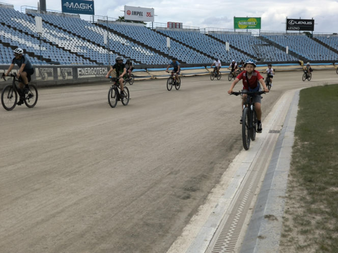 Rowerowa Stolica Polski - kręcili kilometry na stadionie w Lesznie