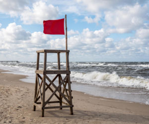 Sinice Międzyzdroje. Czy w Międzyzdrojach można się kąpać 27.07? Flaga, warunki pogodowe