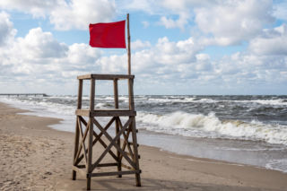 Sinice Międzyzdroje. Czy w Międzyzdrojach można się kąpać 27.07? Flaga, warunki pogodowe
