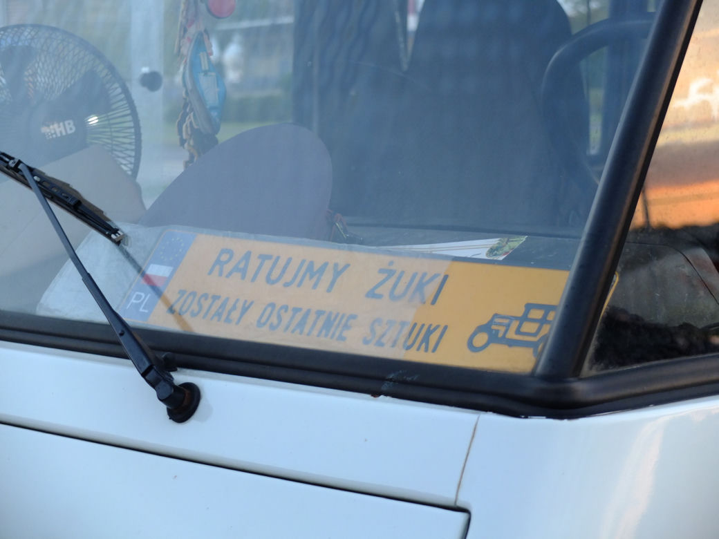 Ścigali się, kto...wolniejszy. To jedna z konkurencji I Zlotu Pojazdów FSC i PRL, który odbył się w Lublinie