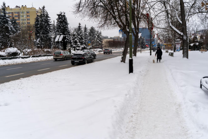 W Rzeszowie trwa walka z zimą. Ważny apel do właścicieli budynków