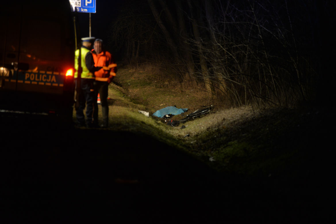 Jechał rowerem do pracy w piekarni. Zmiotła go ciężarówka