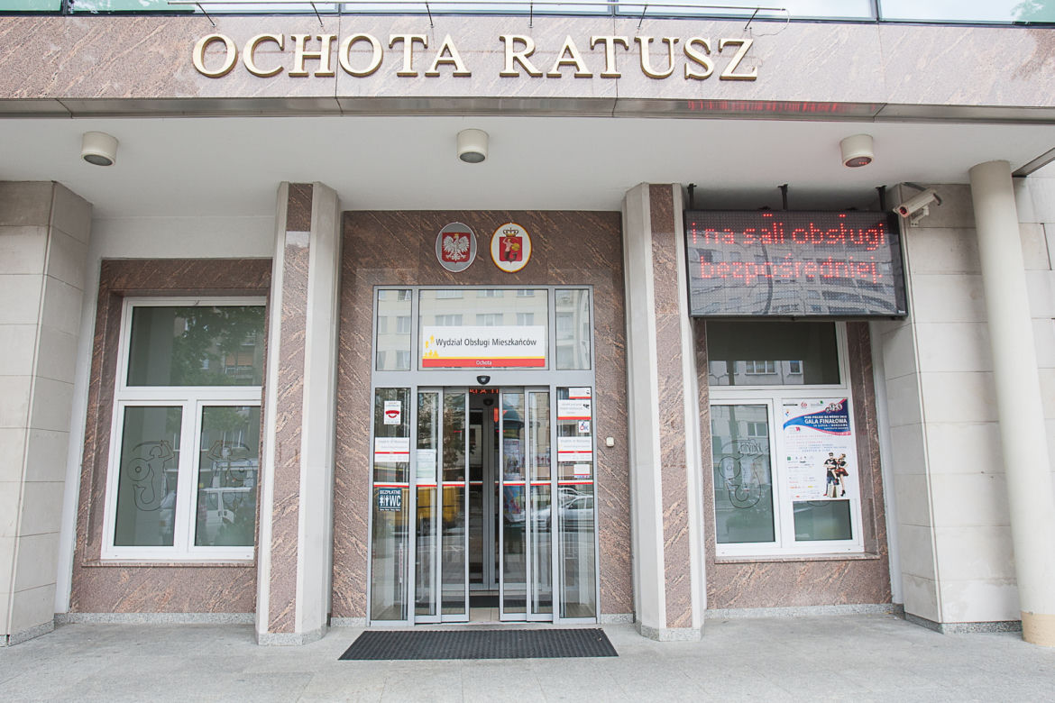 OCHOTA liczba urzędników w urzędzie dzielnicy