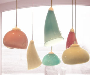 Szklana lampa w salonie