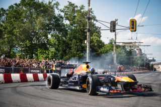 F1 znowu w Polsce! Historyczne starcie na PGE Narodowym podczas Red Bull Drift Masters