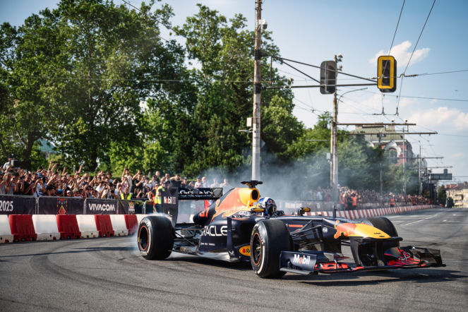 F1 znowu w Polsce! Historyczne starcie na PGE Narodowym podczas Red Bull Drift Masters