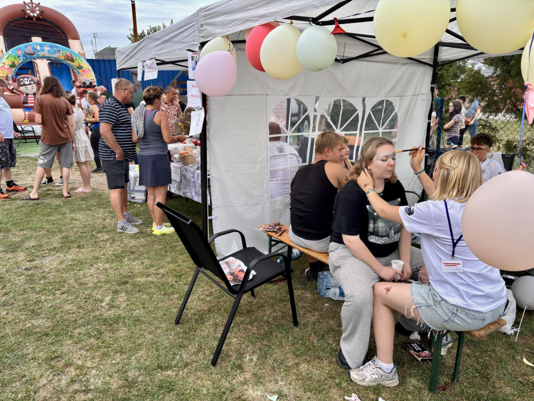 Mieszkańcy Dąbrowy Chełmińskiej zjednoczyli się dla Piotrka. Festyn charytatywny pełen wzruszeń i nadziei
