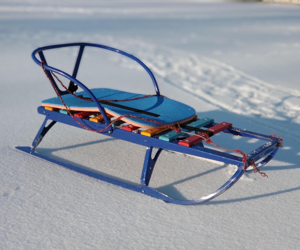 Wypadek pod Kamienną Górą. 26-latek zmarł podczas zabawy na śniegu