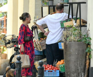 Anna Mucha na bazarze