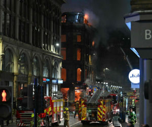 W. Brytania/ W wyniku pożaru zawalił się budynek obok dworca centralnego w Glasgow