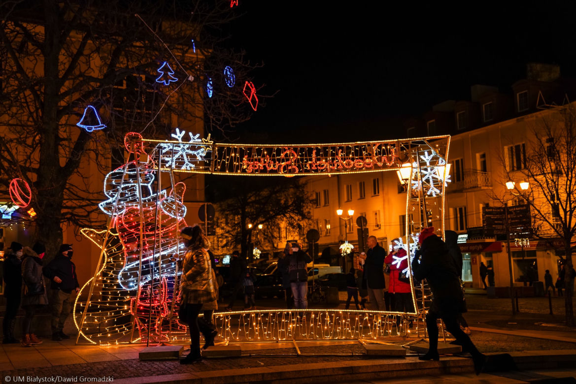 Białystok. Świąteczne iluminacje rozbłysły w mieście. Coś pięknego. Musisz to zobaczyć!