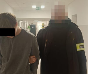 Trzy ciosy nożem w brzuch. 19-latek podejrzany o usiłowanie zabójstwa