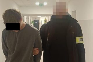 Trzy ciosy nożem w brzuch. 19-latek podejrzany o usiłowanie zabójstwa