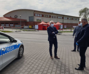 Na Dolnym Śląsku ruszają punkty testowe na obecność koronawirusa drive-thru