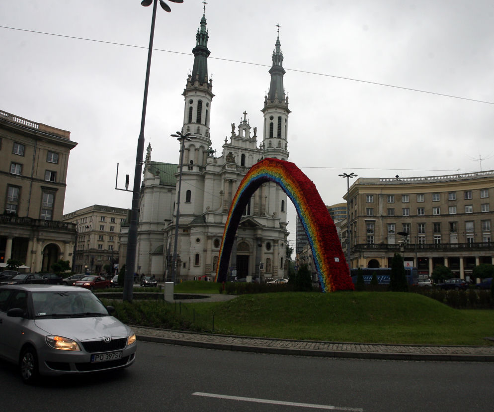 Tęcza na pl. Zbawiciela w Warszawie