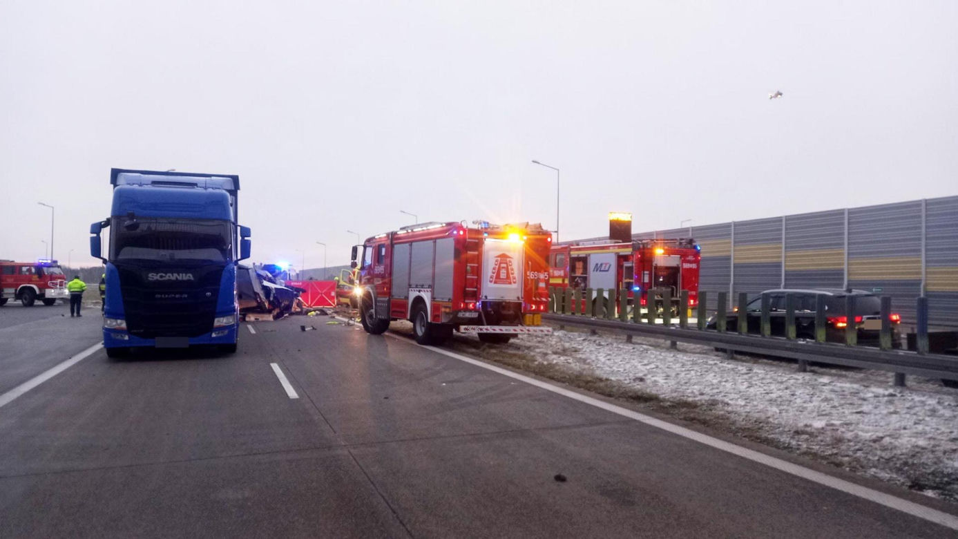 Chojny. Śmiertelny wypadek na S8. Cztery osoby nie żyją [ZDJĘCIA].