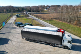 Zdalna kontrola w Małopolsce: ITD sprawdzi tiry w ruchu dronami