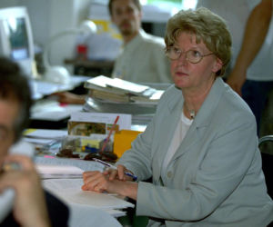 Była pierwszą kobietą na stanowisku premiera III RP. Już po roku złożyła dymisję