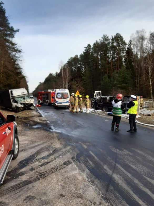 Zderzenie ciężarówki z busem koło Złotowa!