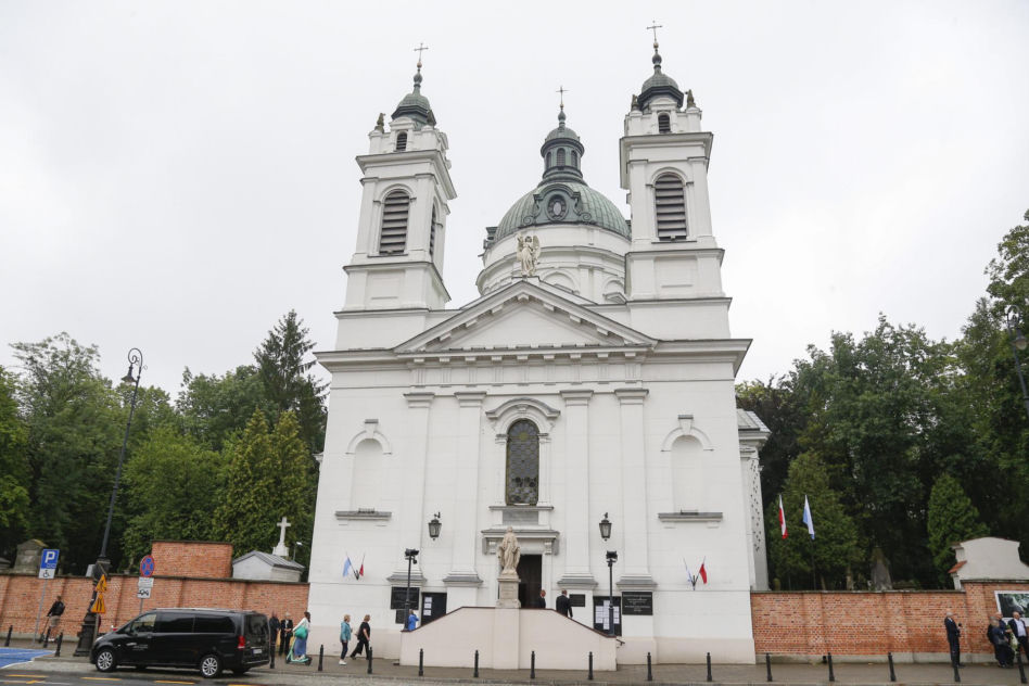 Pogrzeb Joanny Kołaczkowskiej. Tak pożegnali ją przyjaciele z kabaretu. Borek płakała jak uczennica