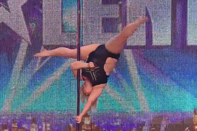 Pulchna tancerka w Mam Talent zatańczyła NA RURZE! To HIT INTERNETU!