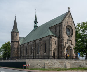 To jedno z najpiękniejszych miast w województwie łódzkim. Jest też jedną z najstarszych osad w Polsce