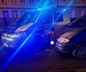 Zderzenie osobówki z radiowozem w Bydgoszczy! Dwie policjantki trafiły do szpitala