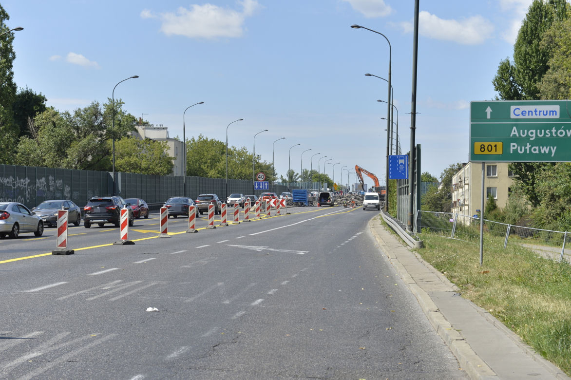 Frustracja kierowców nie ma końca! Przebudowa utrudnia życie mieszkańcom. Tak się jeździ Trasą Łazienkowską!