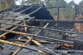 Jako strażak ratował życie i dorobek innych. Teraz ogień zniszczył jego dom