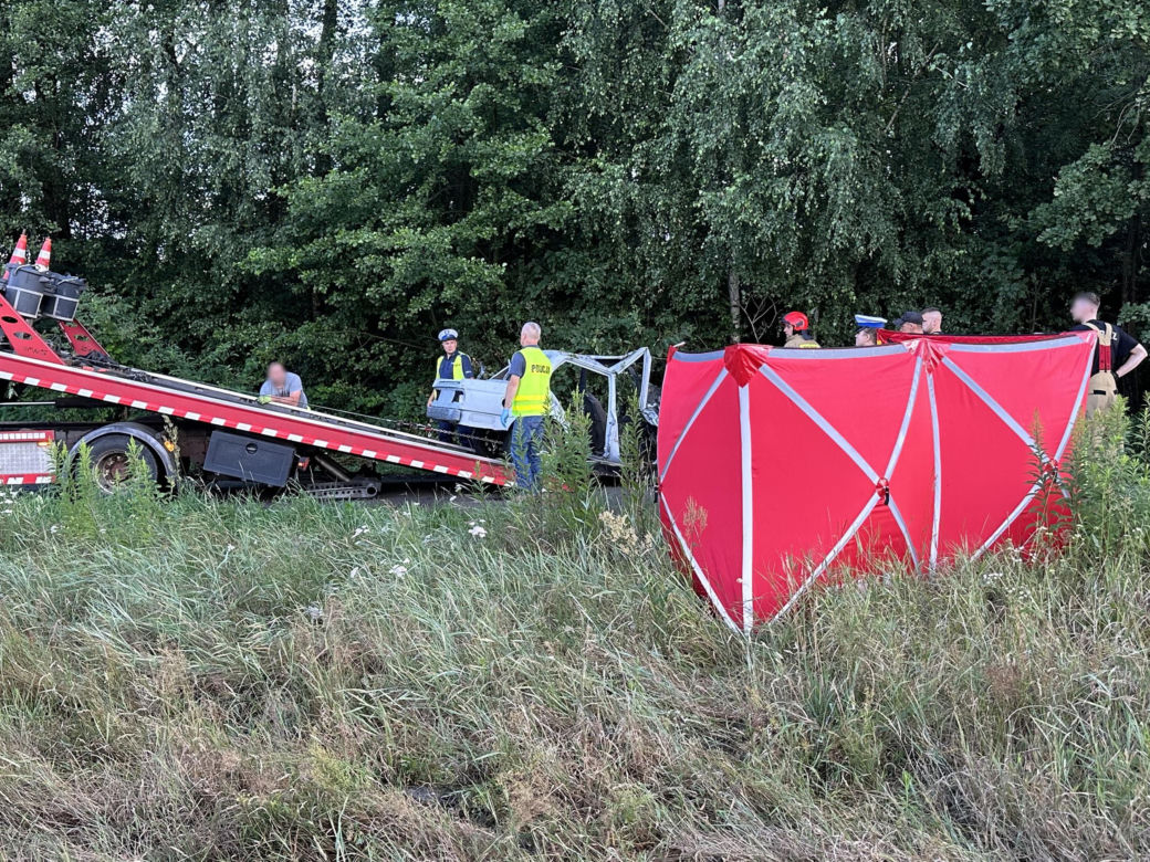 30-latek jechał gruzem BMW bez drzwi i okien. Zginął na miejscu