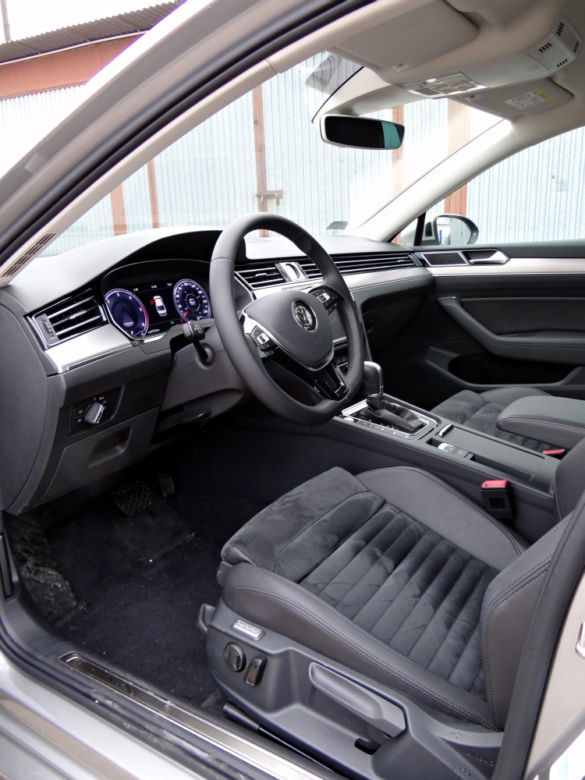 Volkswagen Passat Limousine B8 Highline 2.0 TDI DSG BlueMotion