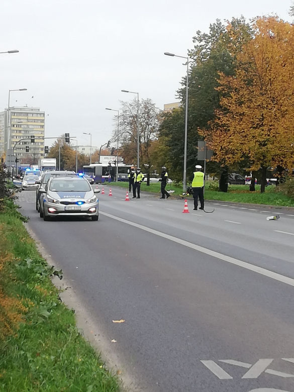 Poważny wypadek na Rondzie Skrzetuskim w Bydgoszczy. Samochód zderzył się z motoambulansem!