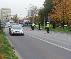 Poważny wypadek na Rondzie Skrzetuskim w Bydgoszczy. Samochód zderzył się z motoambulansem!