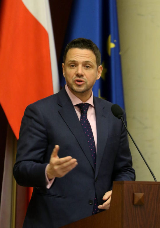 Ludzie Trzaskowskiego zarabiają więcej niż prezydent