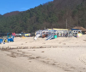 Przygotowania do sezonu na plaży w Międzyzdrojach